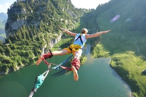 官网入口-新规引爆争议，东契奇绝杀成谜，勇士与联盟的博弈何时休？